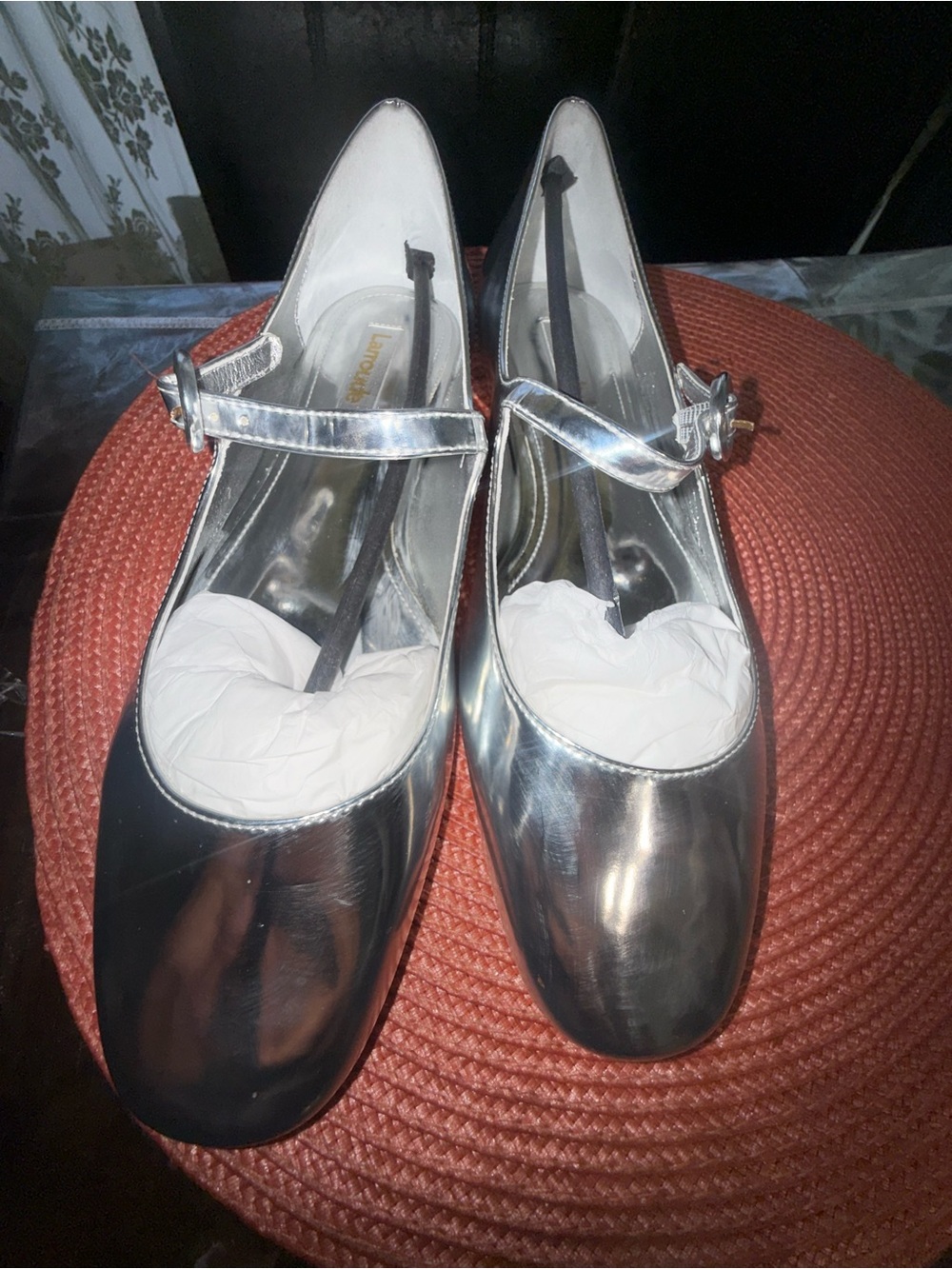 Larroude women flats new without box
